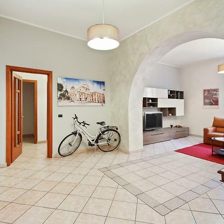Central Balcony Apartment Catania Exterior photo