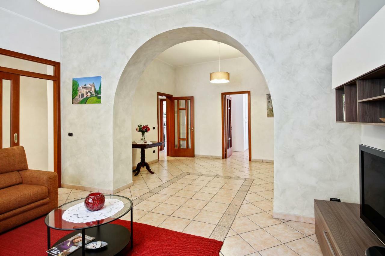 Central Balcony Apartment Catania Exterior photo