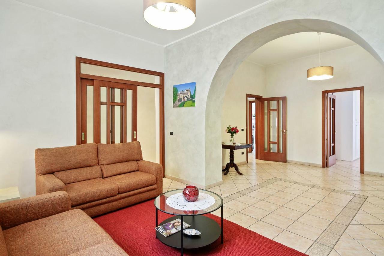 Central Balcony Apartment Catania Exterior photo