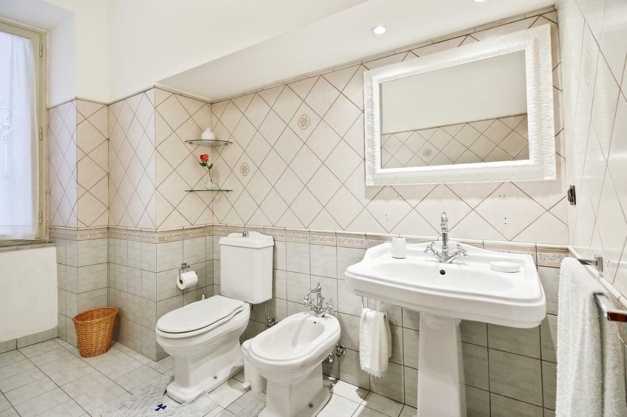 Central Balcony Apartment Catania Exterior photo